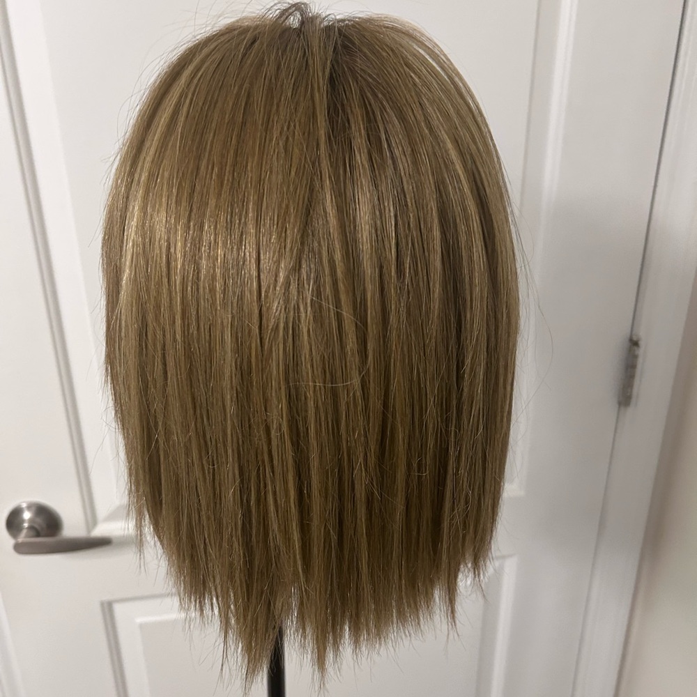 Flying Solo wig Raquel Welch ss iced cappuccino